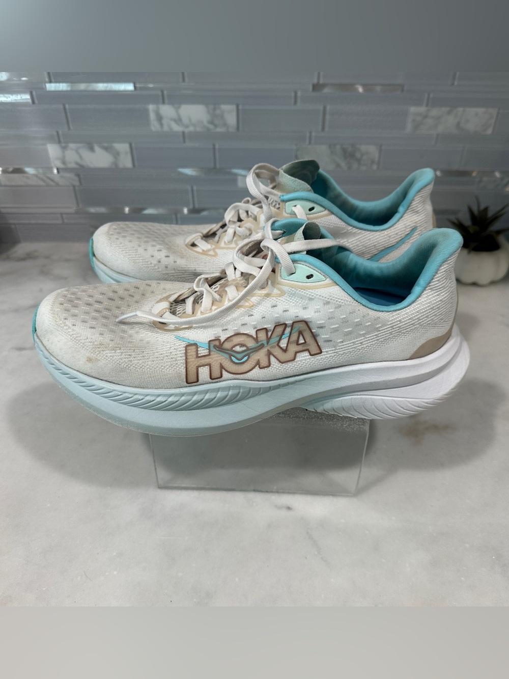 Hoka Women's Athletic Shoes in White and Teal Size 10B - Picture 4 of 8